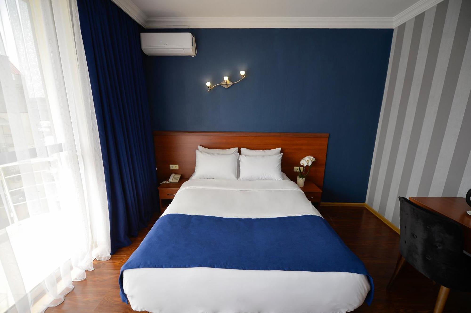 Aura Boutique Hotel Batumi Exterior foto