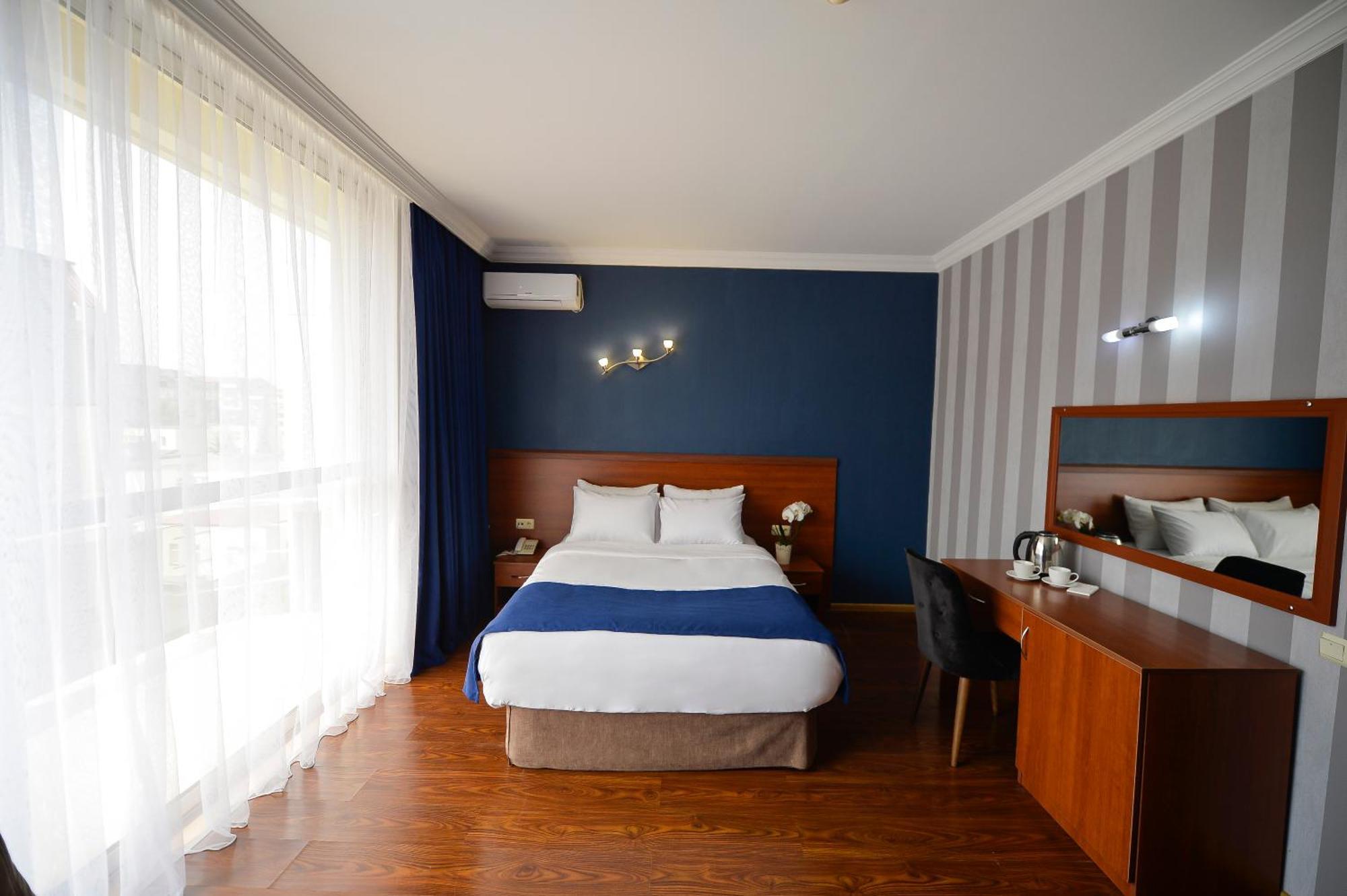 Aura Boutique Hotel Batumi Exterior foto